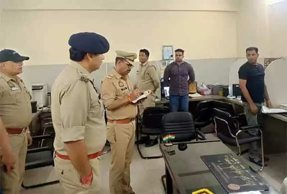 Muzaffarnagar News: एसएसपी संजय कुमार वर्मा का एसपी क्राइम कार्यालय पर औचक निरीक्षण, साइबर अपराध नियंत्रण और लंबित विवेचनाओं पर दिए सख्त निर्देश