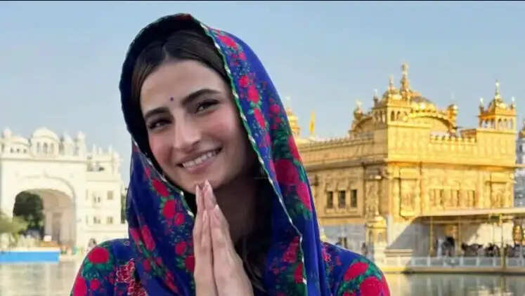 Palak Tiwari Golden Temple Visit: अमृतसर में दरबार साहिब पहुंचीं पलक तिवारी, गुरबाणी कीर्तन सुनकर लिया आध्यात्मिक अनुभव