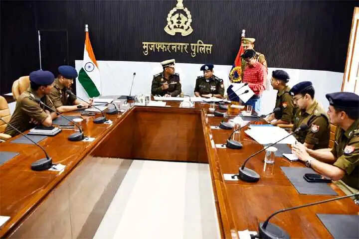 Muzaffarnagar पुलिस लाइन में DIG की सख्त बैठक, बजट समीक्षा से लेकर प्रशिक्षु आरक्षियों की सुविधाओं तक दिए गए स्पष्ट निर्देश