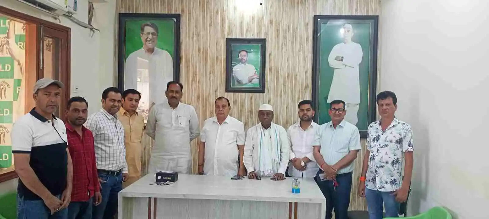 Muzaffarnagar: जयंत चौधरी और मुख्यमंत्री योगी आदित्यनाथ के प्रस्तावित आगमन से पहले रालोद कार्यालय में रणनीतिक बैठक, शक्ति प्रदर्शन की तैयारी तेज