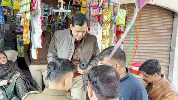 Muzaffarnagar में चाइनीज मांझे पर पुलिस का बड़ा एक्शन: खालापार और नई मंडी में सघन जांच, दुकानदारों को अंतिम चेतावनी