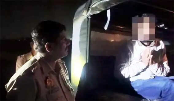 खतौली में Muzaffarnagar पुलिस मुठभेड़: चोरी के जेवर और नगदी के साथ बदमाश शानवाज गिरफ्तार, फायरिंग में हुआ घायल