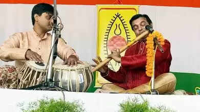 Muzaffarnagar में शास्त्रीय संगीत का जादू! पंडित चेतन जोशी की बांसुरी और पंडित रजनीश मिश्रा की तबला संगत ने छात्रों को मोहित किया