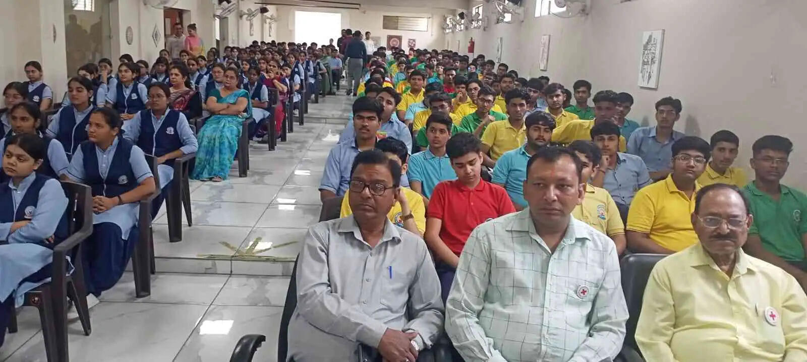Muzaffarnagar: विश्व स्वास्थ्य दिवस पर एस.डी. पब्लिक स्कूल में रेड क्रॉस संगोष्ठी, सीएमओ डॉ. सुनील तेवतिया बोले&mdash;आधुनिक चिकित्सा में विज्ञान की भूमिका निर्णायक