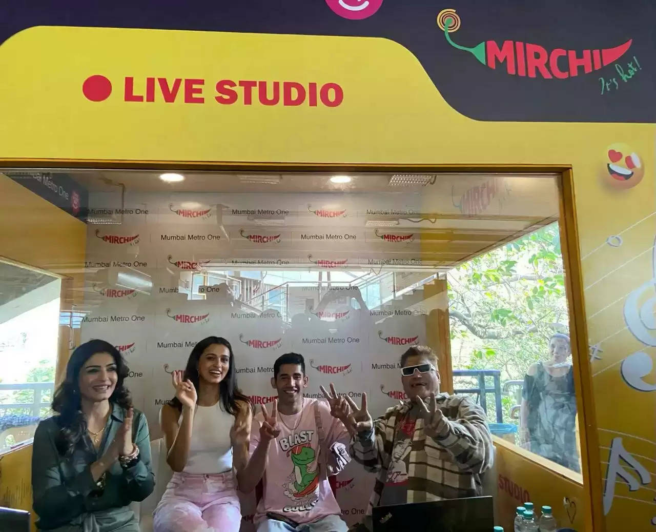 Mirchi Metro Brings a star-studded morning at the Andheri Station with Raveena Tandon, Varun Sood, and Namrata Sethe
