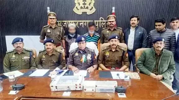 Muzaffarnagar में फर्जी RC और इंजन-चेसिस नंबर बदलने वाला अंतर्राज्यीय वाहन गिरोह बेनकाब: 1.15 करोड़ की संपत्ति, ट्रक और फर्जी आधार बरामद