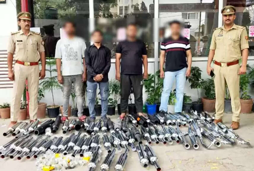 Muzaffarnagar News: मॉडिफाइड साइलेंसर पर बड़ी कार्रवाई&mdash;सिविल लाइन पुलिस ने 70 अवैध साइलेंसर के साथ 4 आरोपी दबोचे