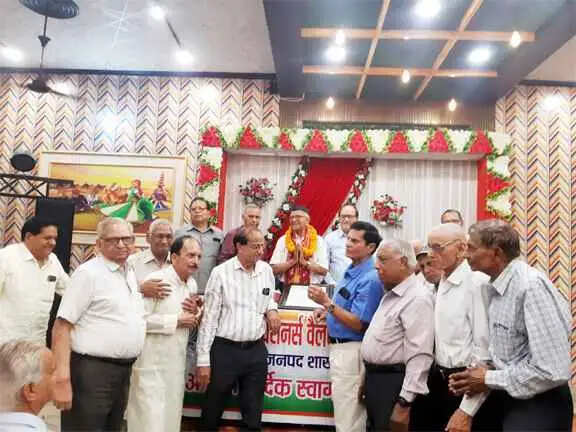 Muzaffarnagar पेंशनर्स की मासिक सभा में वेद प्रकाश सिंघल सम्मानित, 8वें वेतन आयोग में पेंशन संशोधन और OPS की मांग तेज