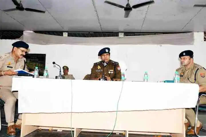 यूपी पुलिस SI भर्ती परीक्षा से पहले Muzaffarnagar में सुरक्षा कड़ी, SSP संजय कुमार वर्मा ने पुलिस बल को दी सख्त ब्रीफिंग