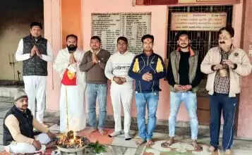 Muzaffarnagar चरथावल में सड़क हादसों पर चिंता बढ़ी: महादेव मंदिर में समाजसेवी वरुण त्यागी ने किया हवन-पूजन, सुरक्षा जागरूकता की अपील