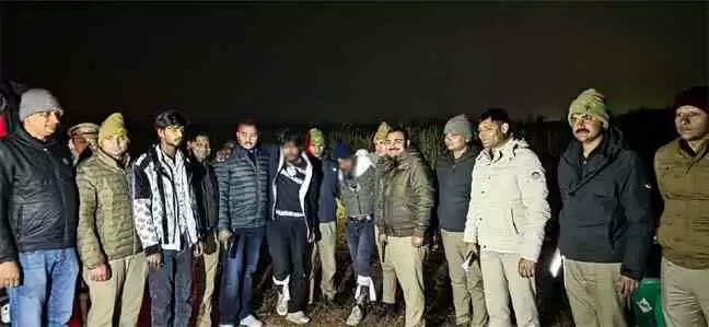 तितावी Muzaffarnagar पुलिस की रात की बड़ी कार्रवाई: मुठभेड़ में तीन शातिर चोर गिरफ्तार, दो बदमाश गोली लगने से घायल, चोरी का माल और हथियार बरामद
