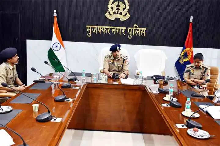 Muzaffarnagar News: बैंक सुरक्षा पर SSP संजय कुमार वर्मा का सख्त एक्शन, साइबर फ्रॉड रोकने के लिए बैंक मैनेजरों को दिए कड़े निर्देश
