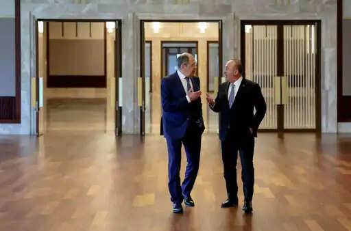 दुनिया में जंग से बढ़ रहे फूड क्राइसिस को रोकने के लिए फूड एक्सपोर्ट पर सहमति बनी।