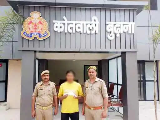 Budhana/Muzaffarnagar: सोशल मीडिया पर तमंचा लहराने वाला युवक गिरफ्तार, मेरठ से खरीदा था अवैध असलाह