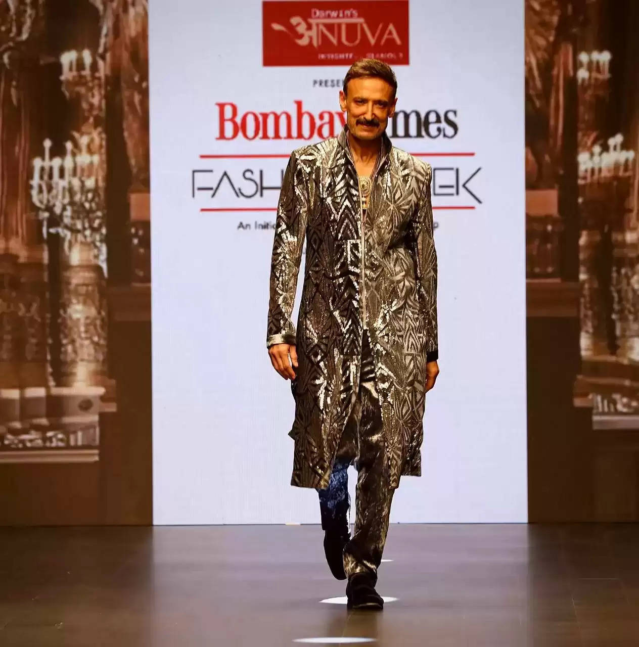 राहुल देव ने एक बार फिर साबित कर दिया कि वह परम सुपर मॉडल हैं। बॉम्बे टाइम्स फैशन वीक में रैंप पर चलते हुए वह बेहद आकर्षक और हैंडसम लग रहे थे