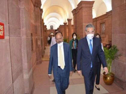 पूर्वी लद्दाख में गतिरोध के बाद पहली बार भारत पहुंचे चीन के विदेश मंत्री