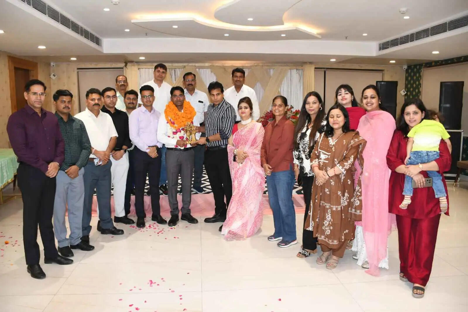 राम आशीष यादव का लखनऊ कमिश्नरेट में तबादला: Muzaffarnagar पुलिस परिवार ने भावभीनी विदाई के साथ दी नई जिम्मेदारी की शुभकामनाएं