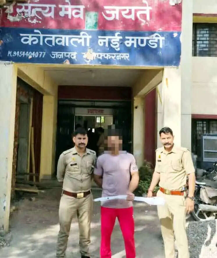 Muzaffarnagar-सोशल मीडिया पर तलवार लहराने वाला युवक गिरफ्तार, नई मंडी पुलिस की त्वरित कार्रवाई से फैली राहत