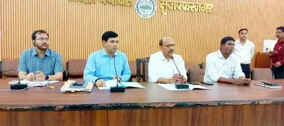 Muzaffarnagar: 98 आपदा मित्र तैनात होंगे, नालों की सफाई के कड़े निर्देश&mdash;डीएम ने विभागों को सौंपी जिम्मेदारियां