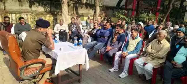 छपार में &lsquo;No Helmet No Highway No Petrol&rsquo; अभियान ने बदली सोच, Muzaffarnagar पुलिस की पहल से सड़क सुरक्षा को मिला नया बल