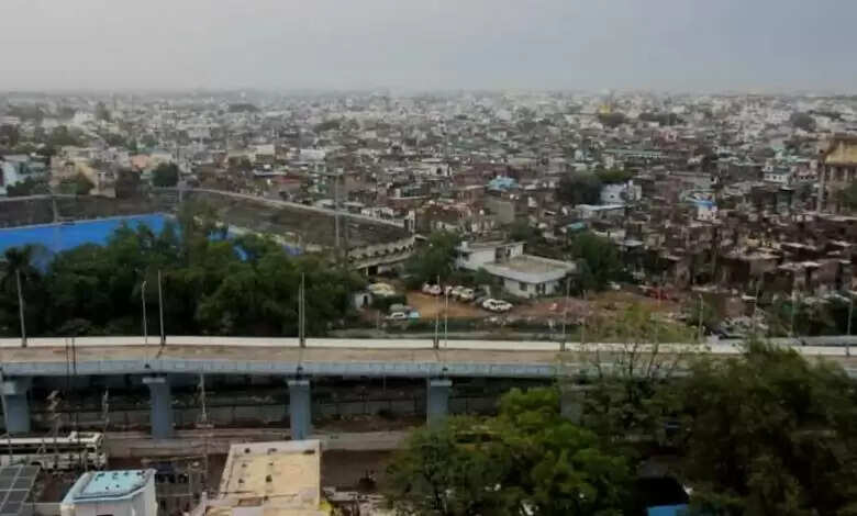 ओवरब्रिज पर 90 डिग्री का अंधा मोड़, भविष्य में ब्लैक स्पॉट होगा साबित