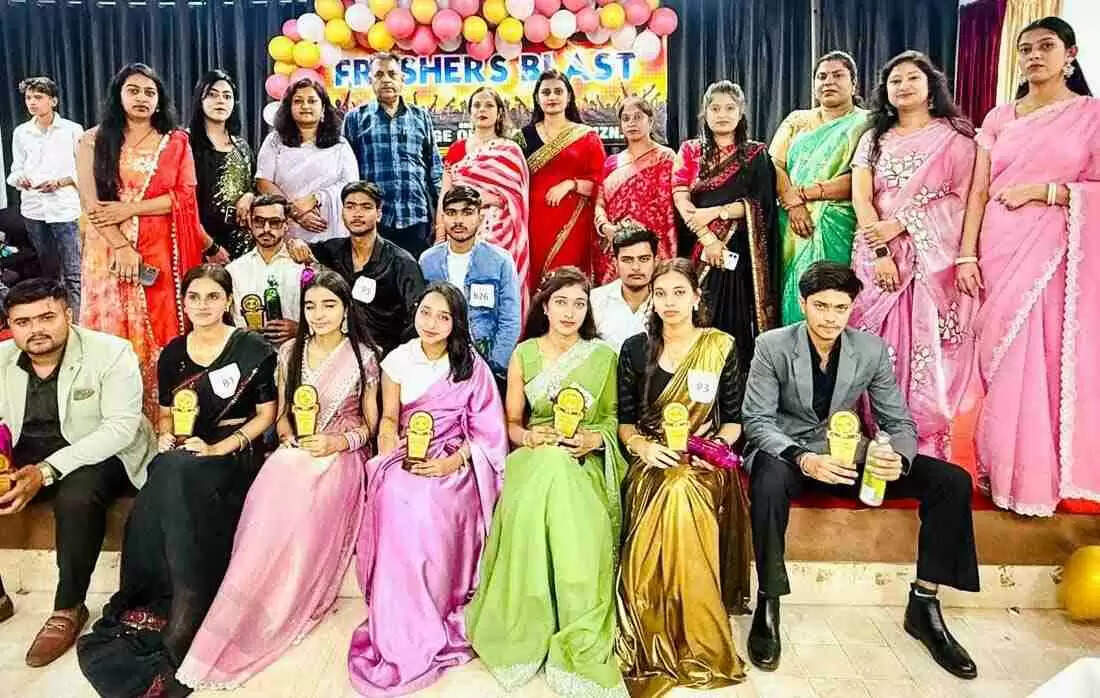 एस.डी. कॉलेज Muzaffarnagar में &lsquo;फ्रेशर पार्टी 2025&rsquo; का रंगारंग आयोजन &ndash; नए छात्रों ने मंच पर बिखेरी प्रतिभा की चमक, आरोही त्यागी और आयुष बने मिस-फ्रेशर