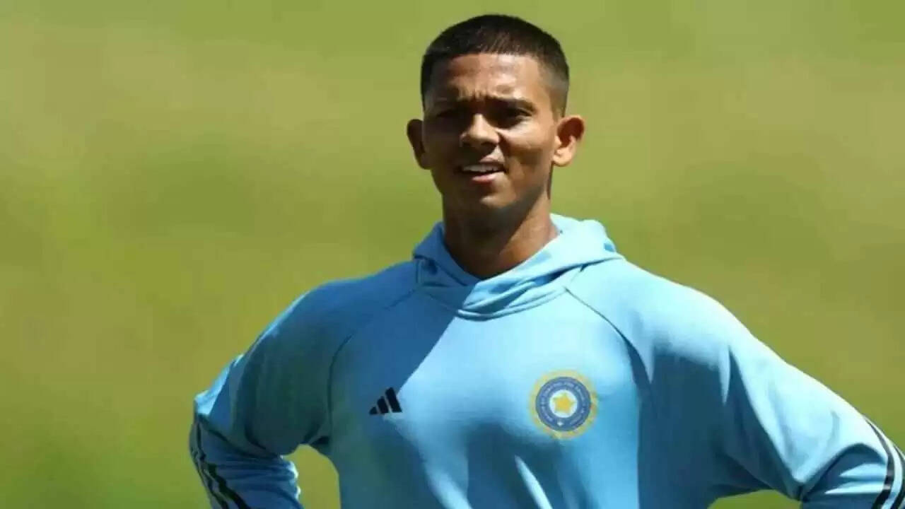 गुवाहाटी टेस्ट में भारत पर करारी शिकस्त का खतरा: सिराज चोटिल, Yashasvi Jaiswal का रिकॉर्ड, जडेजा के 50 विकेट&mdash;SA का 549 रन का पहाड़ जैसा टारगेट