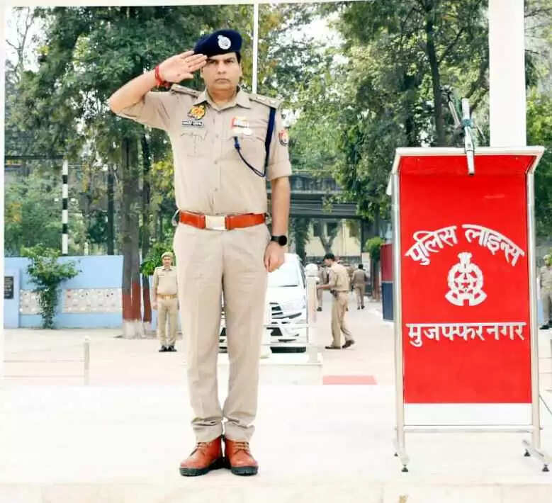 Muzaffarnagar एसएसपी संजय कुमार वर्मा ने रिजर्व पुलिस लाइन की शुक्रवार परेड का किया निरीक्षण, फिटनेस और रिस्पॉन्स टाइम सुधारने के दिए निर्देश