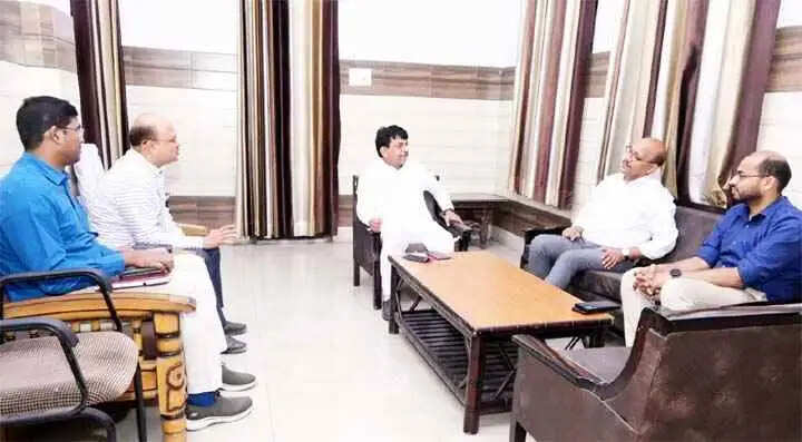 Muzaffarnagar में घरेलू गैस आपूर्ति पर मंत्री कपिल देव सख्त, अधिकारियों के साथ समीक्षा बैठक कर दिए कड़े निर्देश