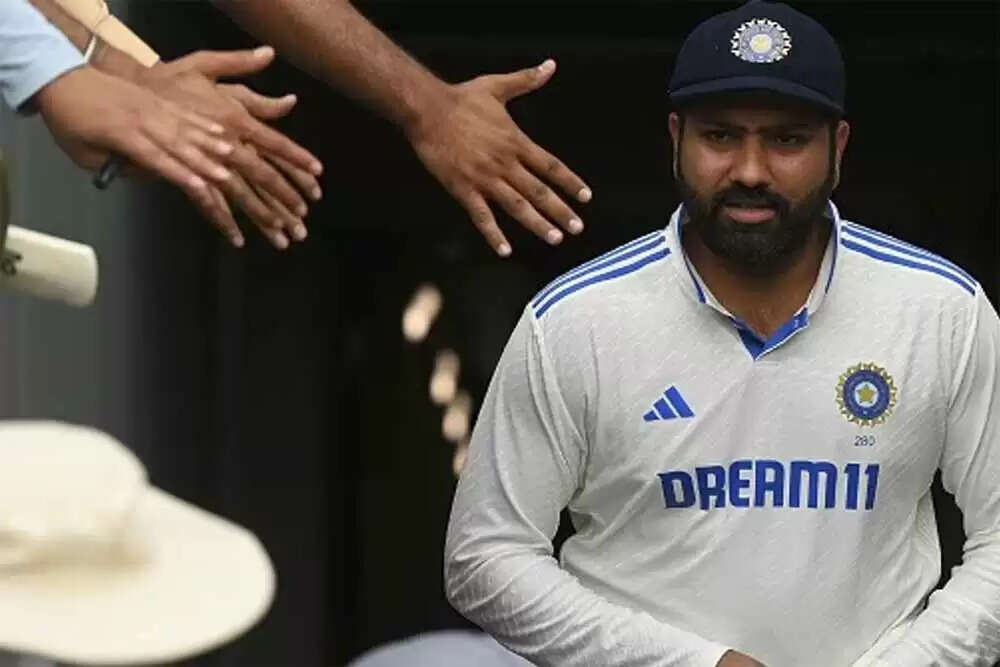 भारतीय कप्तान रोहित शर्मा सिर्फ चार छक्के लगाकर वीरेंद्र सहवाग को पीछे कर सकते हैं, रच सकते है इतिहास