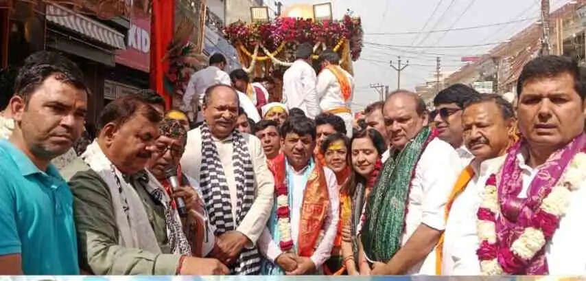 &nbsp;Balaji Jayanti Shobha Yatra: स्वर्ण रथ पर विराजे भगवान श्री बालाजी, हजारों श्रद्धालुओं के साथ Muzaffarnagar शहर बना भक्तिमय