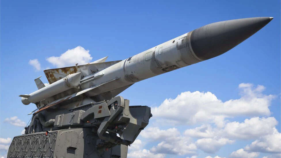 रूस के रक्षा मंत्रालय ने घोषणा की है कि रूस की सेना ने पश्चिमी यूक्रेन में हाइपरसोनिक बैलिस्टिक मिसाइल दागी है,