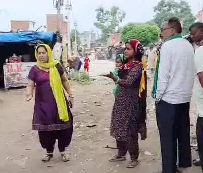 Muzaffarnagar: सड़क किनारे मिला 52 वर्षीय व्यक्ति का शव, पोस्टमार्टम से परिजनों का इनकार&mdash;पुलिस ने बिना कार्रवाई सौंपा शव