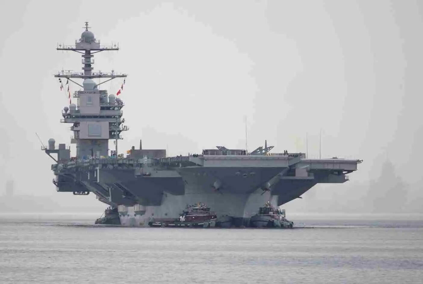 ईरान की ओर बढ़ता अमेरिकी परमाणु एयरक्राफ्ट कैरियर संकट में: 13 बिलियन डॉलर का USS Gerald Ford, जाम टॉयलेट से जूझता युद्धपोत