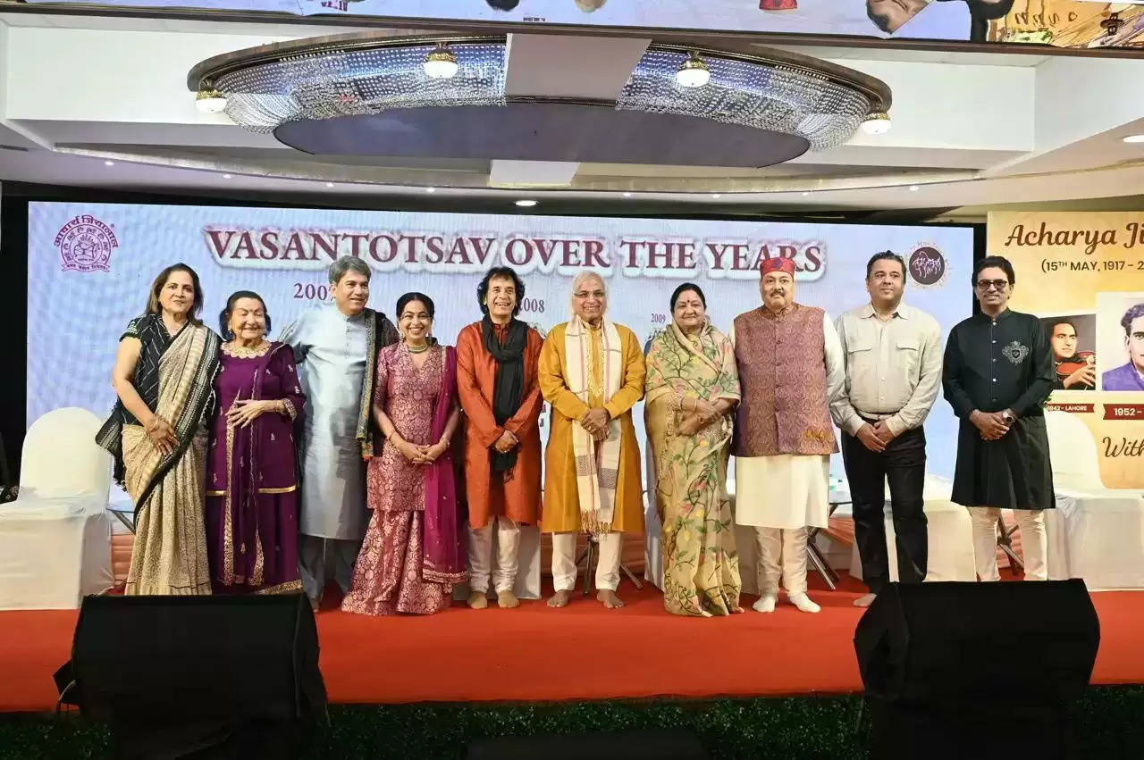 The pinnacle of Vasantotsav was the Uttam Vag-Geyakar Jialal Vasant Award, a prestigious recognition presented annually.