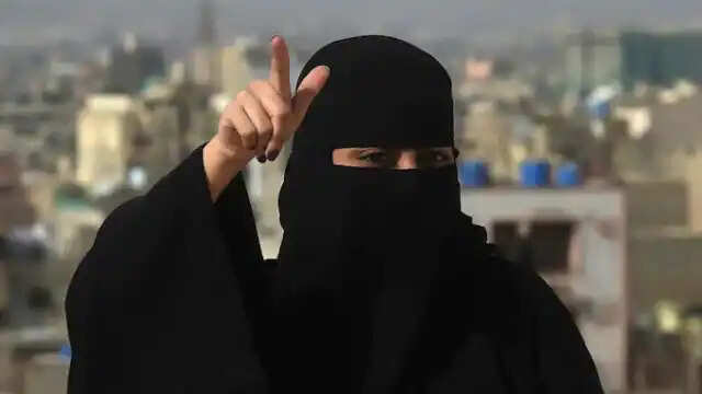 यूरोप में डेनमार्क, ऑस्ट्रिया, नीदरलैंड और बुल्गारिया ने सार्वजनिक रूप से चेहरा ढंकने पर आंशिक या पूर्ण प्रतिबंध लगा दिया है।