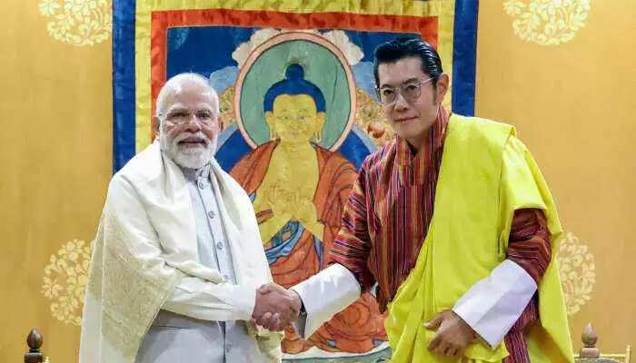 Bhutan दौरे पर पीएम मोदी का कूटनीतिक मास्टरस्ट्रोक: 4000 करोड़ की सौगात से गूंजा थिंपू, चीन को मिला करारा जवाब🔥
