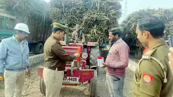 रामराज में सड़क सुरक्षा की बड़ी मुहिम! कोहरे में दुर्घटनाओं को रोकने के लिए Muzaffarnagar पुलिस व मिल प्रबंधन ने वाहनों पर लगाए रिफ्लेक्टर, ओवरलोडिंग पर भी कसा शिकंजा