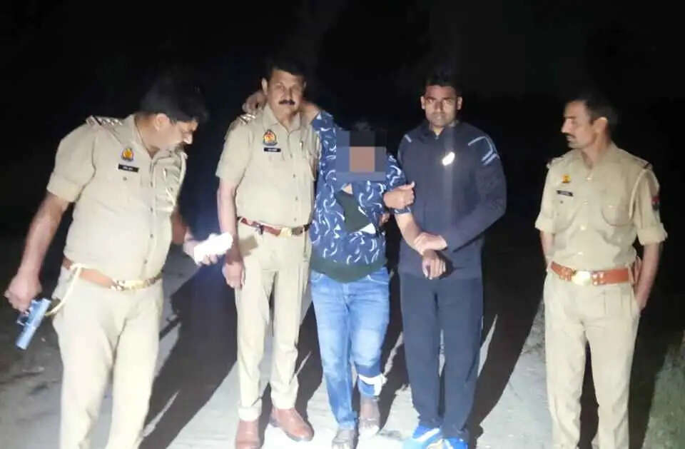 रतनपुरी में Muzaffarnagar पुलिस मुठभेड़ के बाद 2 गौकश गिरफ्तार, फायरिंग के बाद एक बदमाश घायल&mdash;गौवंश, तमंचा और बिना नंबर कार बरामद