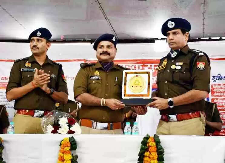 Muzaffarnagar में यातायात माह का सफल समापन: SSP संजय कुमार वर्मा ने दिया &lsquo;दुर्घटना-मुक्त जनपद&rsquo; का संदेश, छात्रों&ndash;नागरिकों को दिखाई लघु फ़िल्म, रैली को हरी झंडी