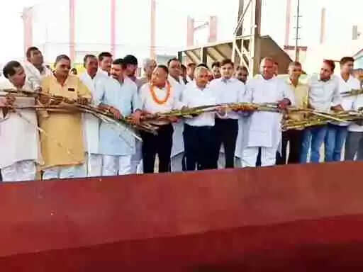 खतौली की मिठास ने मचाई धूम! त्रिवेणी शुगर मिल Muzaffarnagar में शुरू हुआ पेराई सत्र 2024-25, हवन-पूजन और किसानों का सम्मान समारोह बना आकर्षण का केंद्र