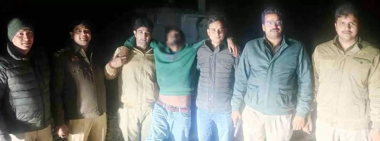 छपार में मुठभेड़: Muzaffarnagar पुलिस को देखते ही फायरिंग करने वाला शातिर शादाब पकड़ा, गोली लगने से घायल&mdash;अवैध असलाहा व बाइक बरामद