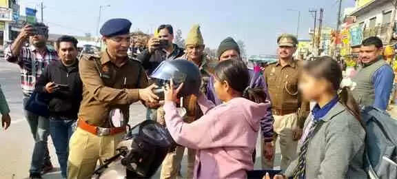 Muzaffarnagar में सड़क सुरक्षा माह-2026 की गूंज: शुगर मिल परिसर में जागरूकता अभियान, यातायात नियमों की शपथ और हेलमेट वितरण