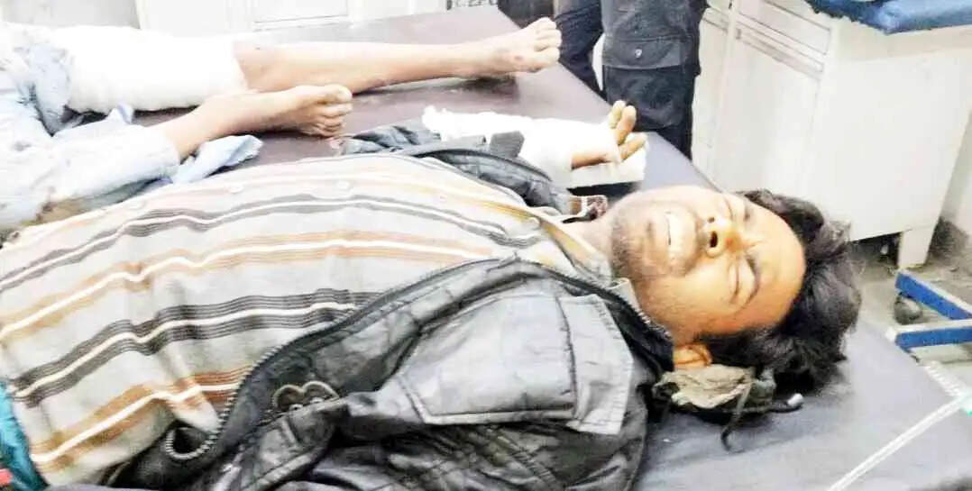 Muzaffarnagar में ईद की खरीदारी से लौट रहे युवकों की बाइक भिड़ी, भीषण सड़क हादसे में पांच घायल, एक की हालत नाजुक