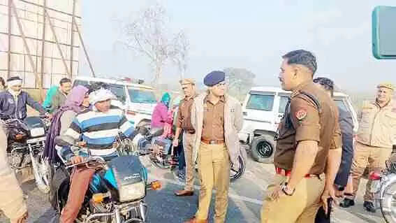 रोहाना टोल प्लाजा पर Muzaffarnagar पुलिस का सख्त अभियान: &ldquo;नो हेलमेट, नो हाईवे&rdquo; लागू, बिना हेलमेट वाहन चालकों को लौटाया गया