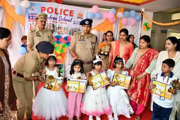 पुलिस मॉडर्न स्कूल Muzaffarnagar&nbsp; दीक्षांत समारोह: SSP संजय कुमार वर्मा ने मेधावी छात्रों को किया सम्मानित, सांस्कृतिक प्रस्तुतियों ने मोहा दिल