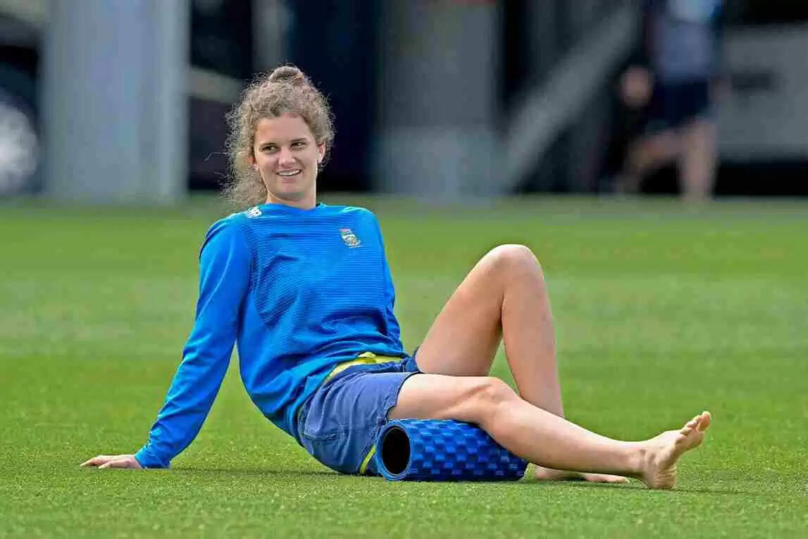 🔥वर्ल्ड कप में इतिहास रचने वाली साउथ अफ्रीका! इंग्लैंड को 125 रन से हराकर पहली बार फाइनल में पहुंची — laura wolvaardt के धमाकेदार 169 रन, बने कई बड़े रिकॉर्ड🔥