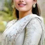 रश्मिका मंदाना का महारानी येसुबाई के किरदार में दमदार लुक,रश्मिका मंदाना का नया लुक देखकर फैंस उनकी ऐतिहासिक भूमिका को लेकर उत्साहित हैं।