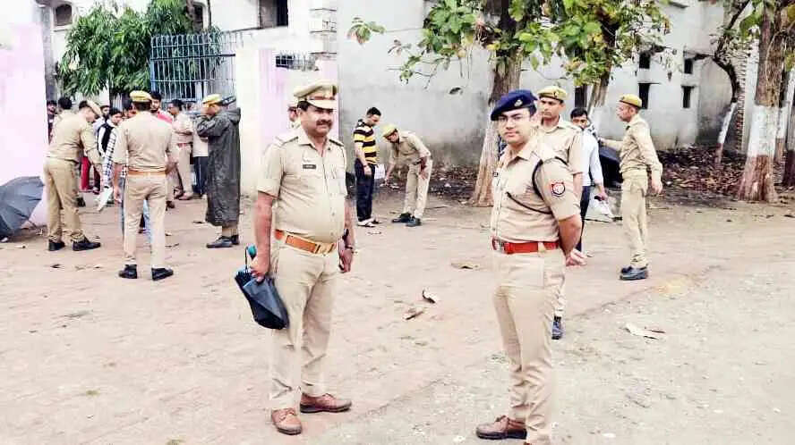 Muzaffarnagar में UP पुलिस उपनिरीक्षक भर्ती परीक्षा: 17 केंद्रों पर कड़ी सुरक्षा, एसपी सिटी ने किया निरीक्षण