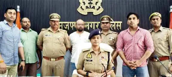 Muzaffarnagar: फर्जी NEFT स्लिप दिखाकर व्यापारियों से ठगी करने वाला शातिर गिरफ्तार, मोबाइल में मिले 8.36 लाख के 19 नकली भुगतान स्क्रीनशॉट